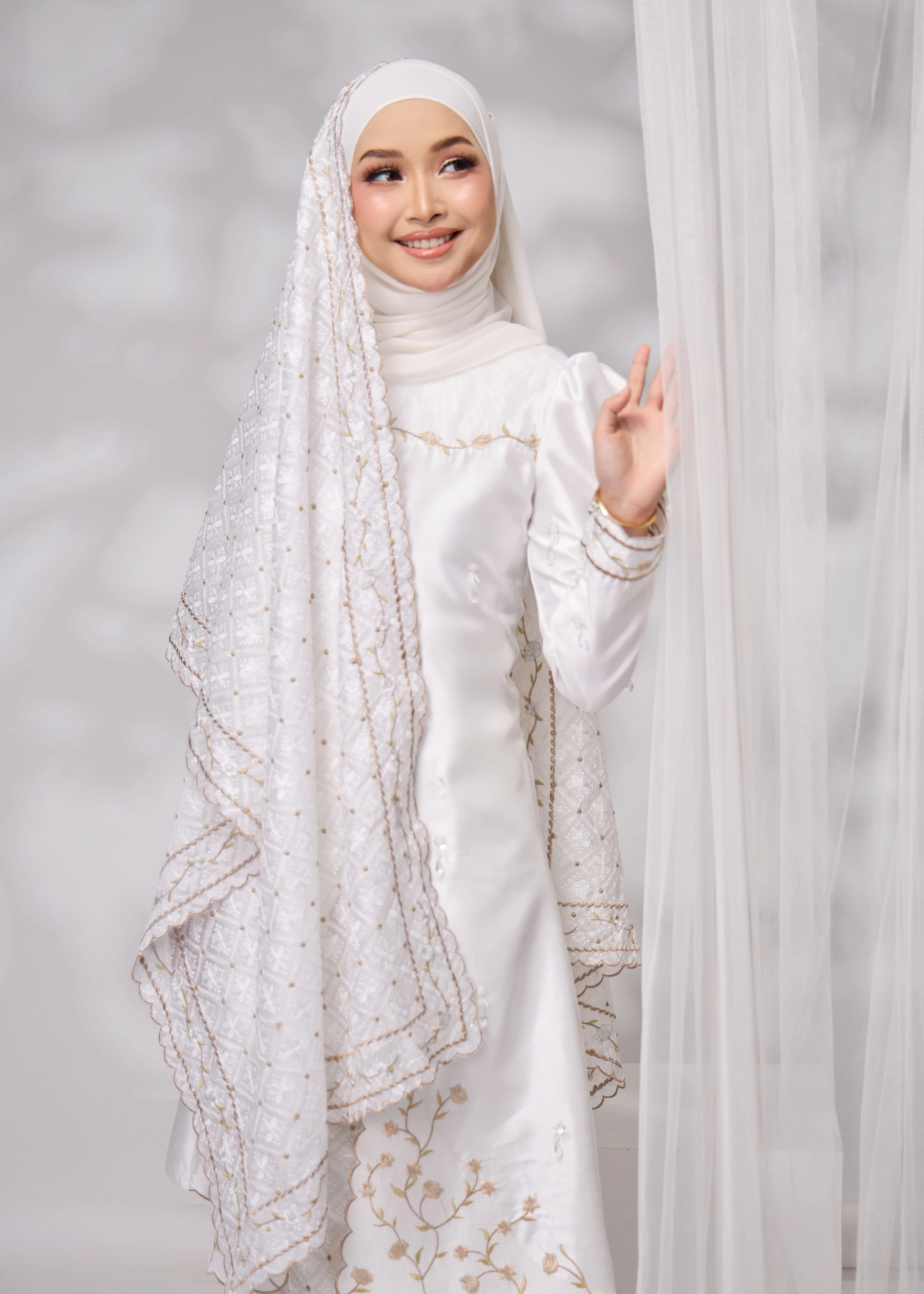 MINOR DEFECT ALANNA KURUNG (OFF WHITE) - Image 3