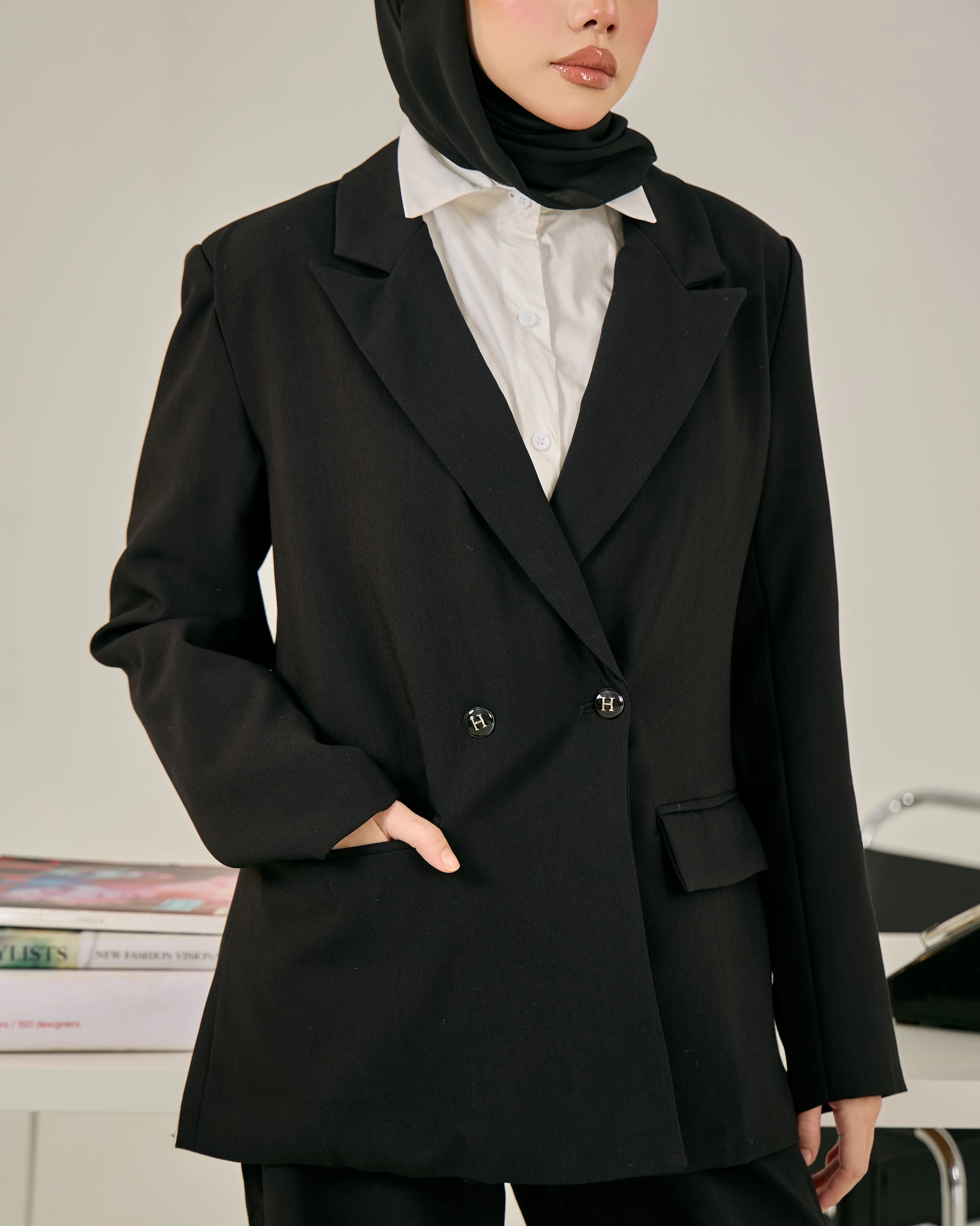 NYRA BLAZER (BLACK) - Image 4