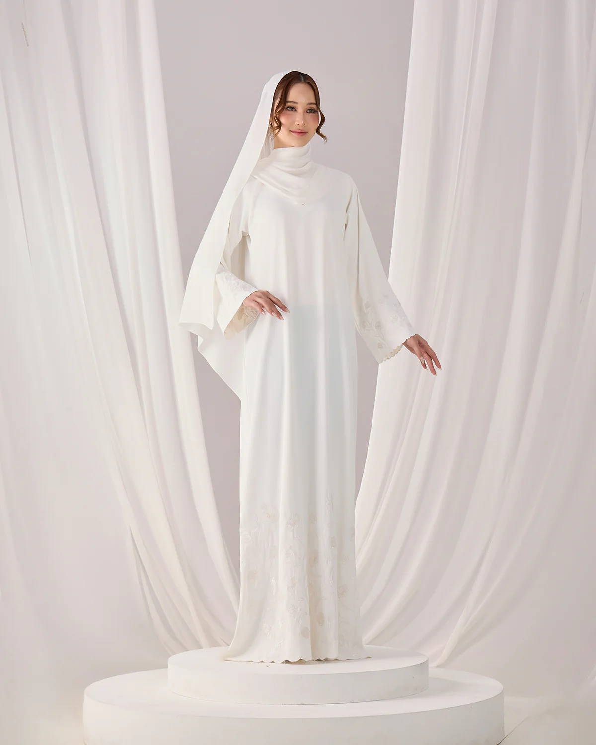 QAFIYA ABAYA (OFF WHITE) - Image 3
