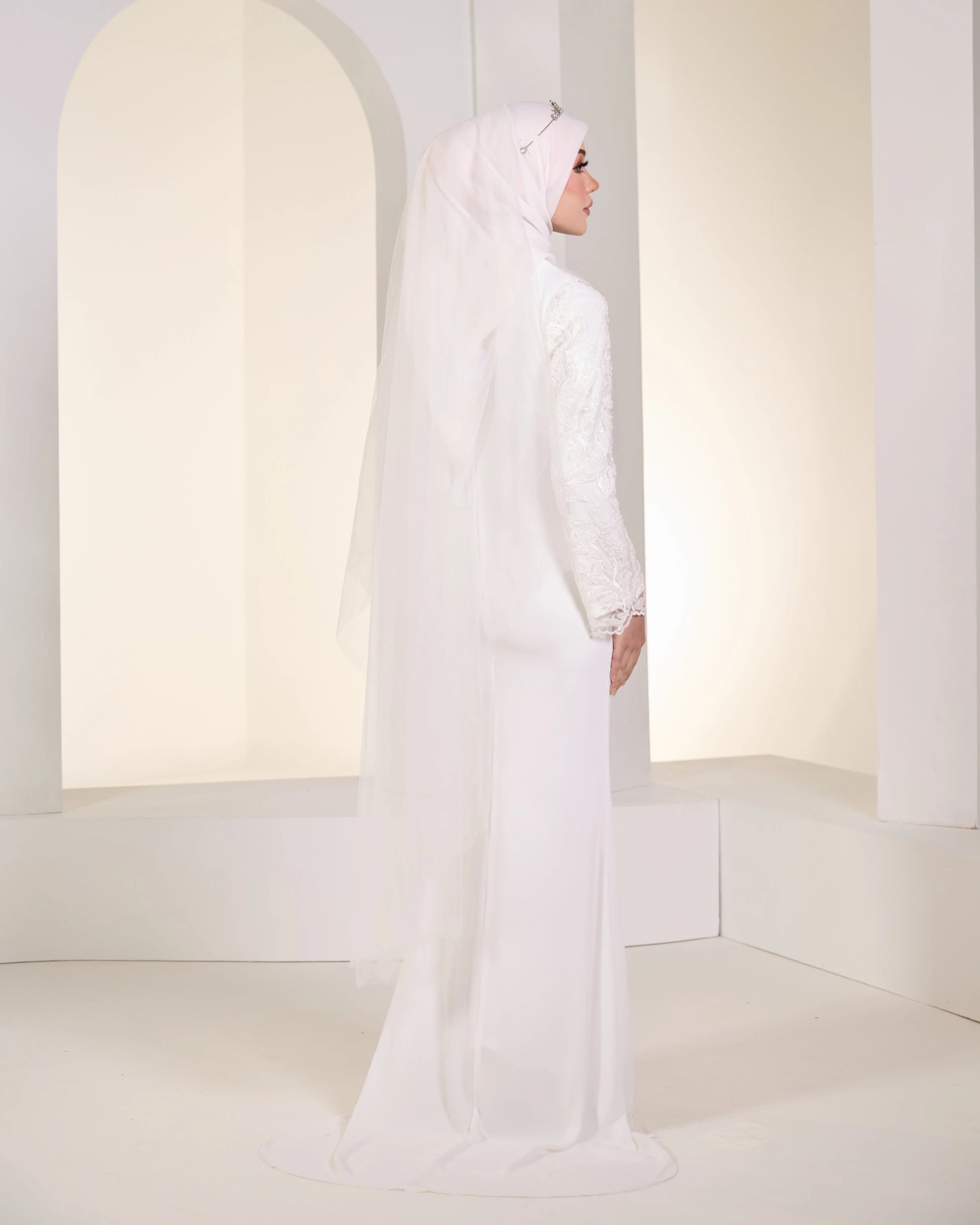 SKYLAR BRIDE DRESS (OFF WHITE) - Image 5