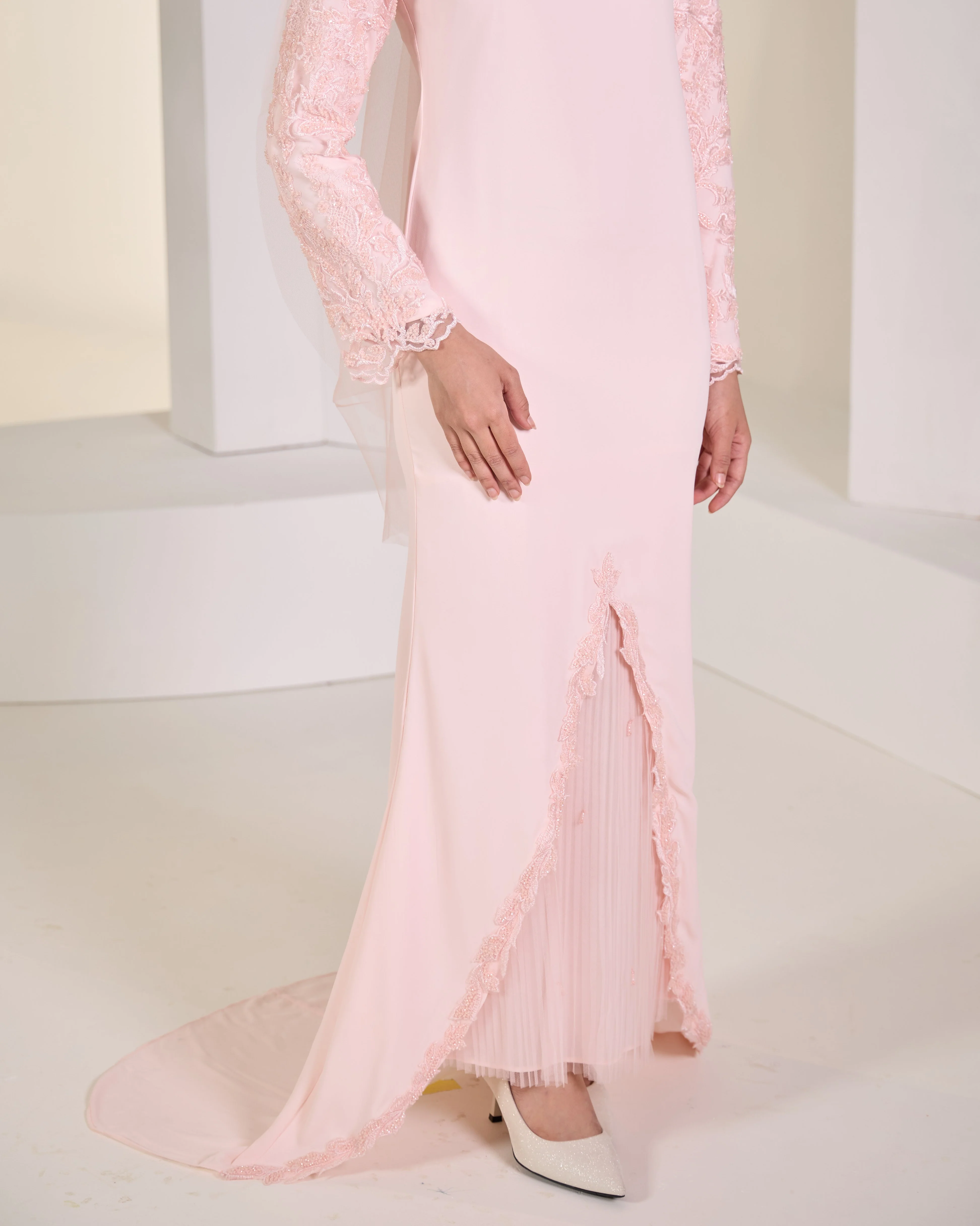 SKYLAR BRIDE DRESS (SOFT PINK) - Image 4